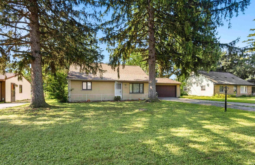 Photo of 2624 Garden Park Drive, Fort Wayne, IN 46825 (MLS # 202634454)
