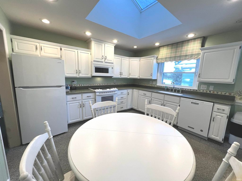 Photo of 807 N Old State Road 15, Milford, IN 46542 (MLS # 202548506)