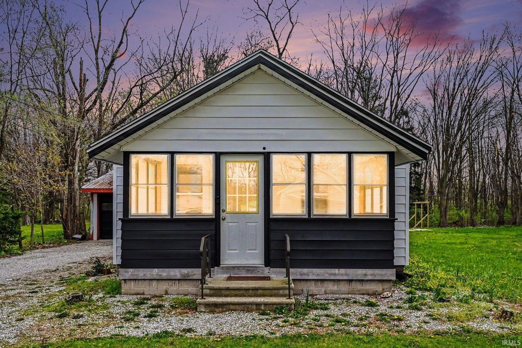 Photo of 3110 Burr Oak Avenue, Elkhart, IN 46517 (MLS # 202613025)