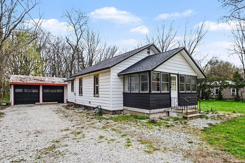 Photo of 3110 Burr Oak Avenue, Elkhart, IN 46517 (MLS # 202613025)