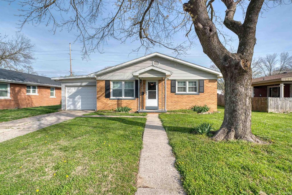 Photo of 1129 E WATER Street, Mount Vernon, IN 47620 (MLS # 202611232)