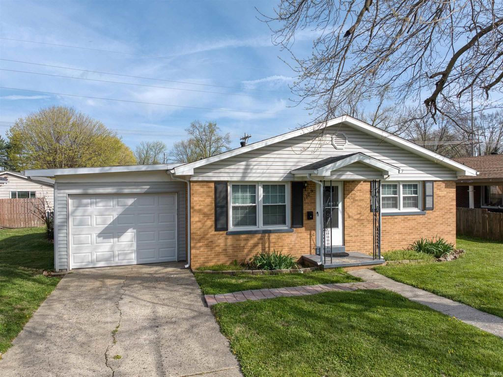 Photo of 1129 E WATER Street, Mount Vernon, IN 47620 (MLS # 202611232)