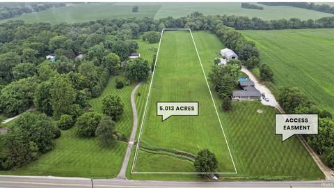 Photo of 450 E 800 S, Lafayette, IN 47909 (MLS # 202628193)