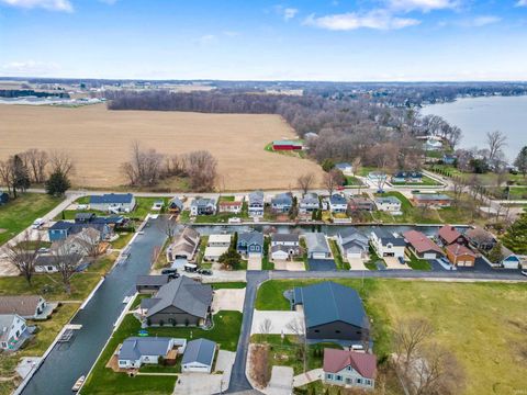 Tiny photo for 10469 N Moore Street, Syracuse, IN 46567 (MLS # 202611134)