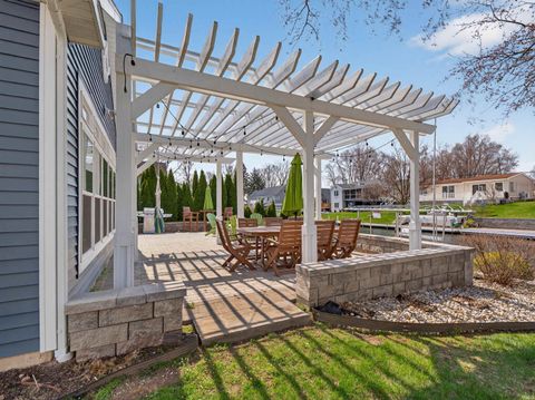 Tiny photo for 10469 N Moore Street, Syracuse, IN 46567 (MLS # 202611134)