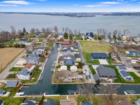 Tiny photo for 10469 N Moore Street, Syracuse, IN 46567 (MLS # 202611134)