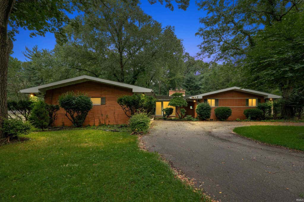 Photo of 52585 Brooktrails Drive, South Bend, IN 46637 (MLS # 202633388)
