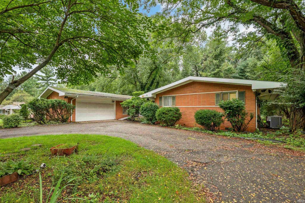 Photo of 52585 Brooktrails Drive, South Bend, IN 46637 (MLS # 202633388)