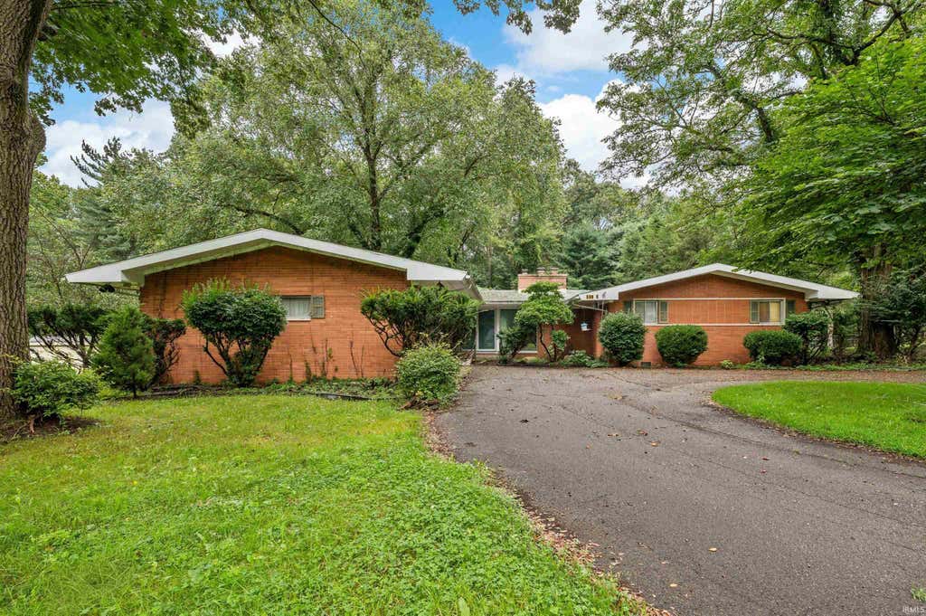 Photo of 52585 Brooktrails Drive, South Bend, IN 46637 (MLS # 202633388)