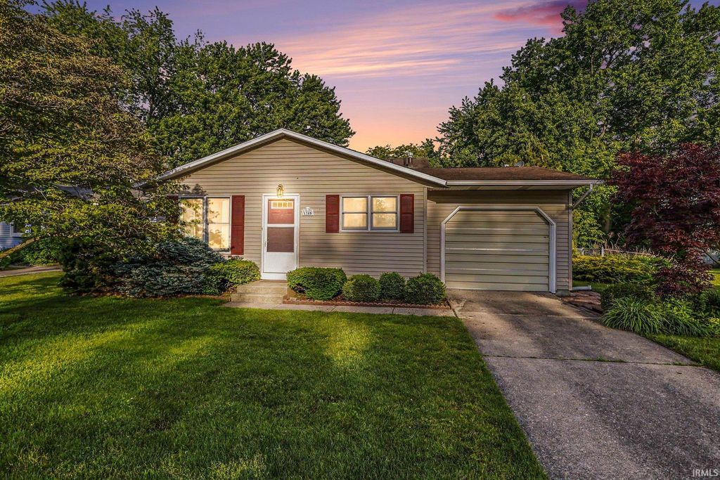 Photo of 1345 Providence Court, Mishawaka, IN 46544 (MLS # 202620109)