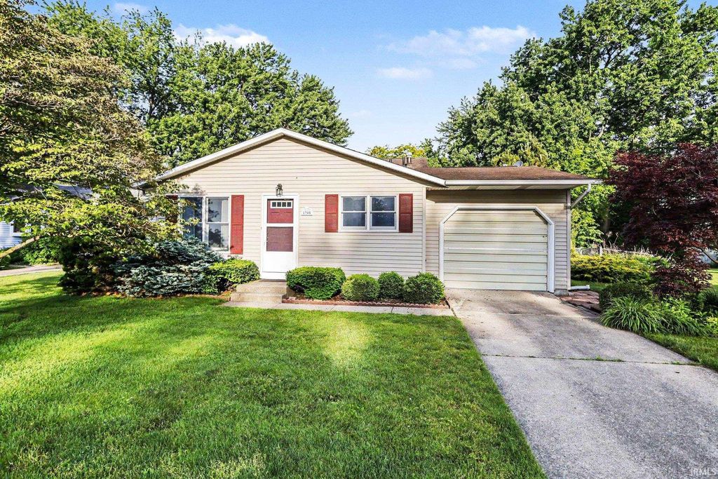 Photo of 1345 Providence Court, Mishawaka, IN 46544 (MLS # 202620109)