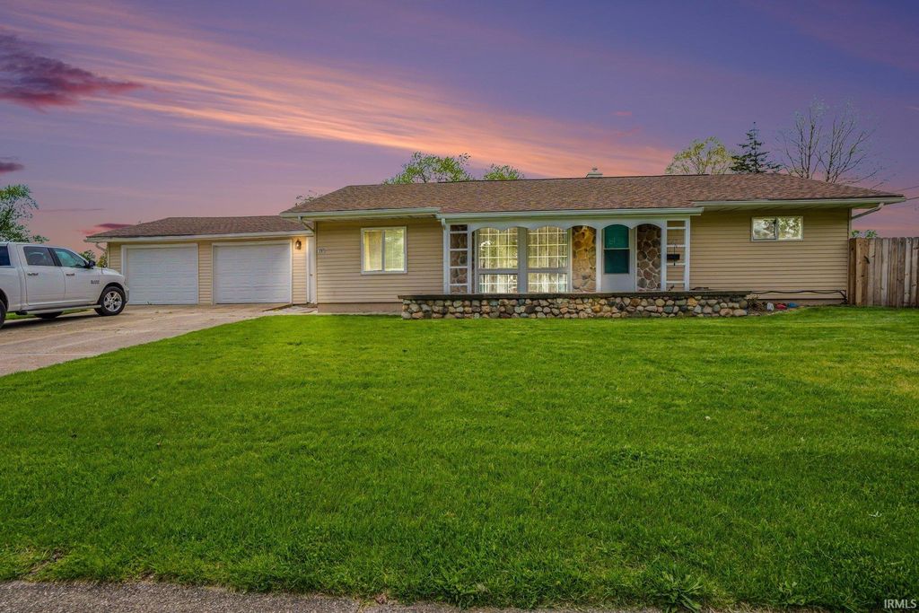 Photo of 1207 Manchester Drive, South Bend, IN 46615 (MLS # 202614201)