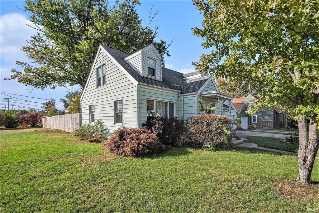 Photo of 1529 Okema Street, Elkhart, IN 46516 (MLS # 202543440)