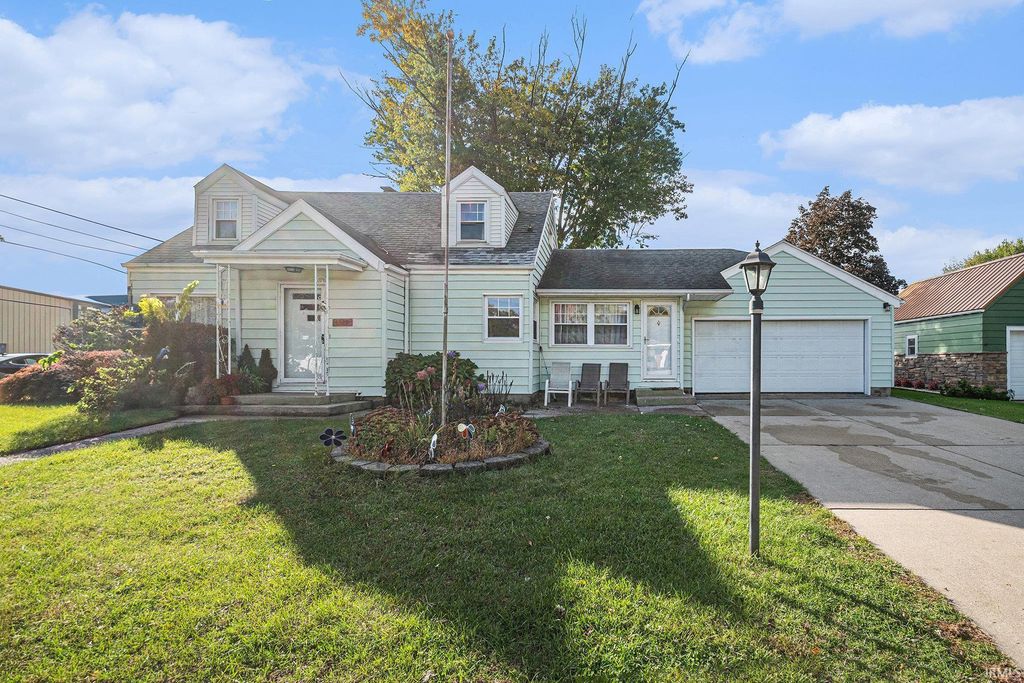 Photo of 1529 Okema Street, Elkhart, IN 46516 (MLS # 202543440)