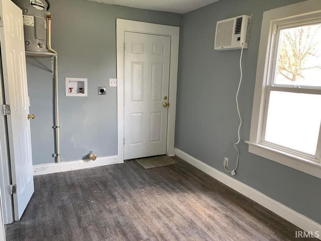 Photo of 1401 Cedar Street, Evansville, IN 47710 (MLS # 202606904)