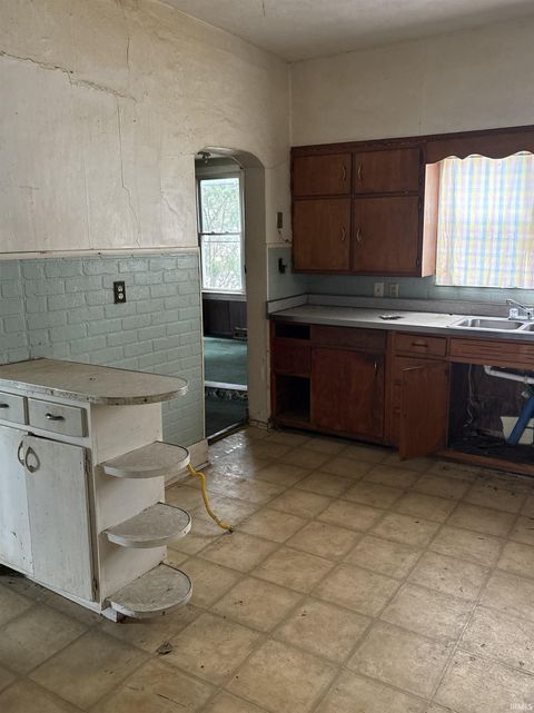 Tiny photo for 903 N Courtland Avenue, Kokomo, IN 46901 (MLS # 202605701)