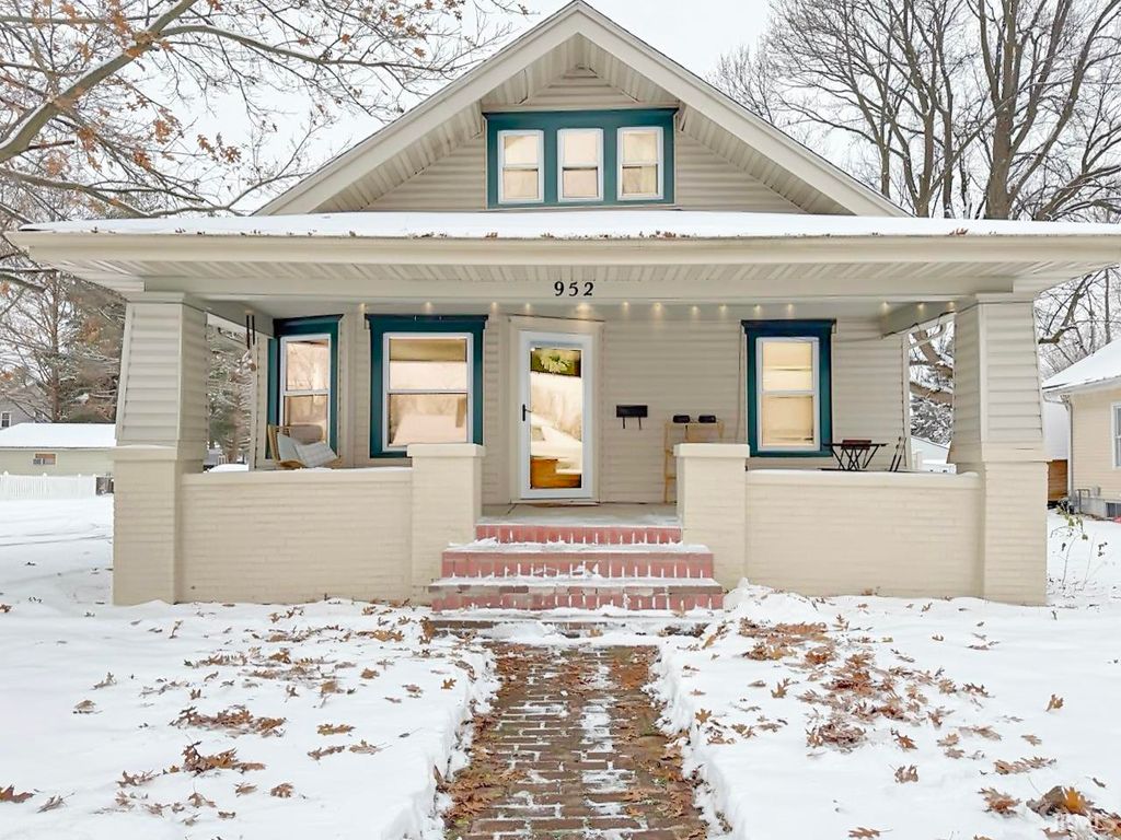 Photo of 952 Given Street, Frankfort, IN 46041 (MLS # 202548055)