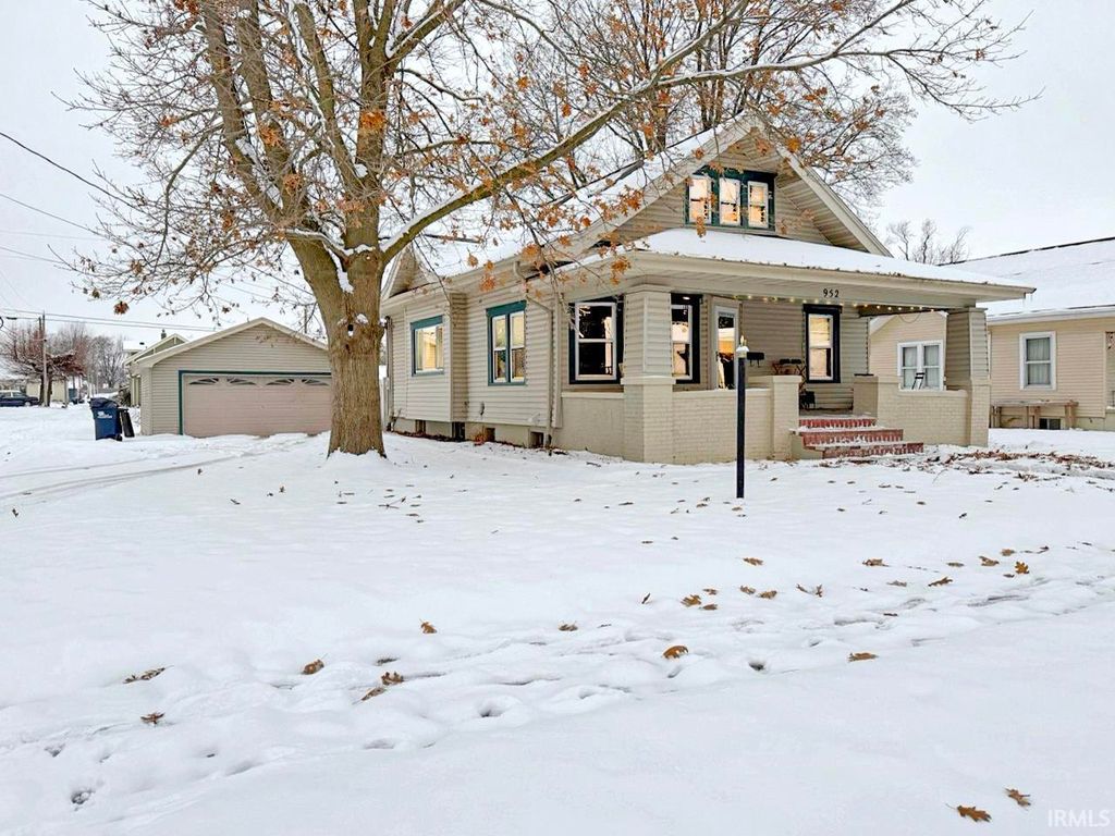 Photo of 952 Given Street, Frankfort, IN 46041 (MLS # 202548055)