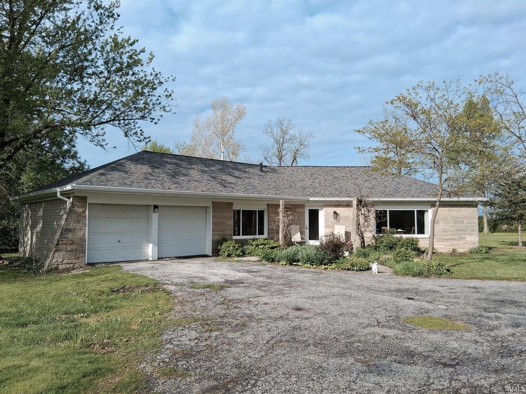 Photo of 10116 Goshen Road, Fort Wayne, IN 46818 (MLS # 202617427)