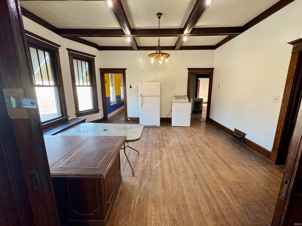 Photo of 600 E Chandler Avenue, Evansville, IN 47713 (MLS # 202606272)