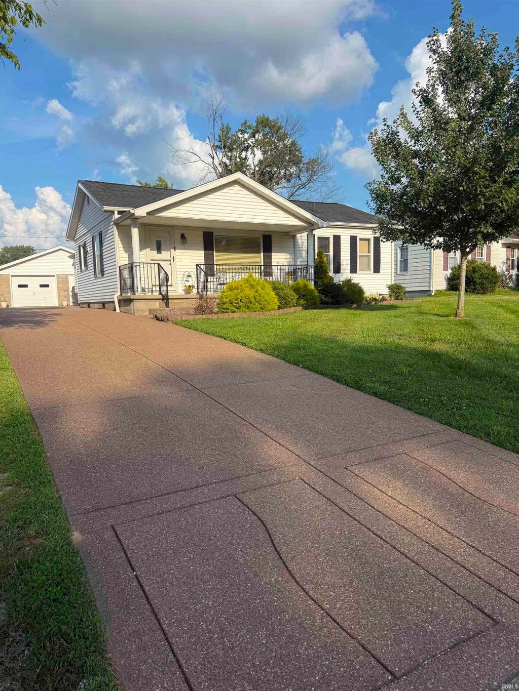 Photo of 1206 S Fourth Street, Boonville, IN 47601 (MLS # 202628669)