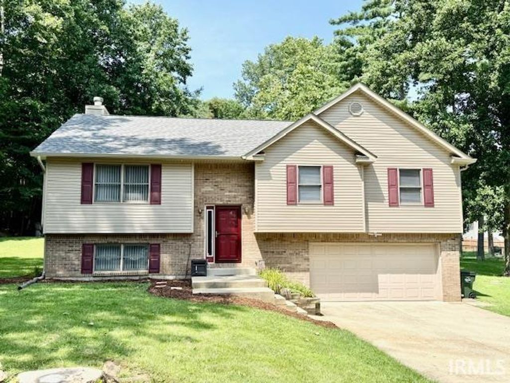 Photo of 5918 S Foxwood Lane, Bloomington, IN 47401 (MLS # 202600915)