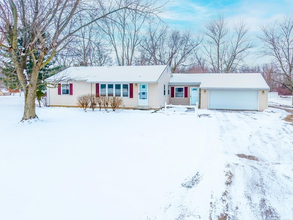 Photo of 10630 Marion Center Road, Fort Wayne, IN 46816 (MLS # 202600296)