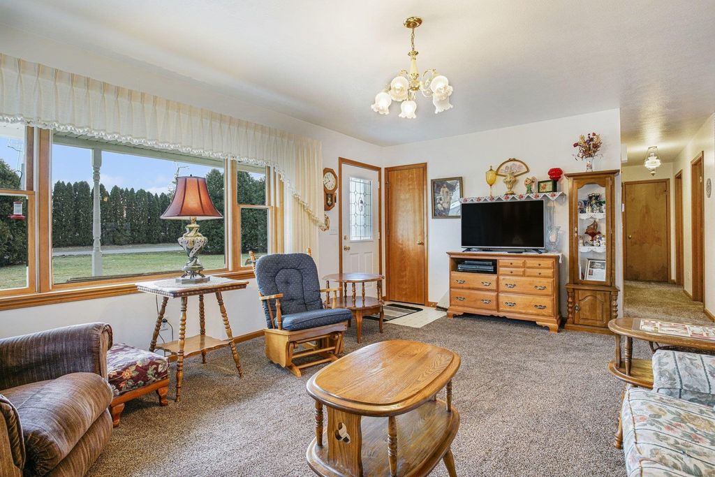 Photo of 57949 County Road 37, Middlebury, IN 46540 (MLS # 202605114)