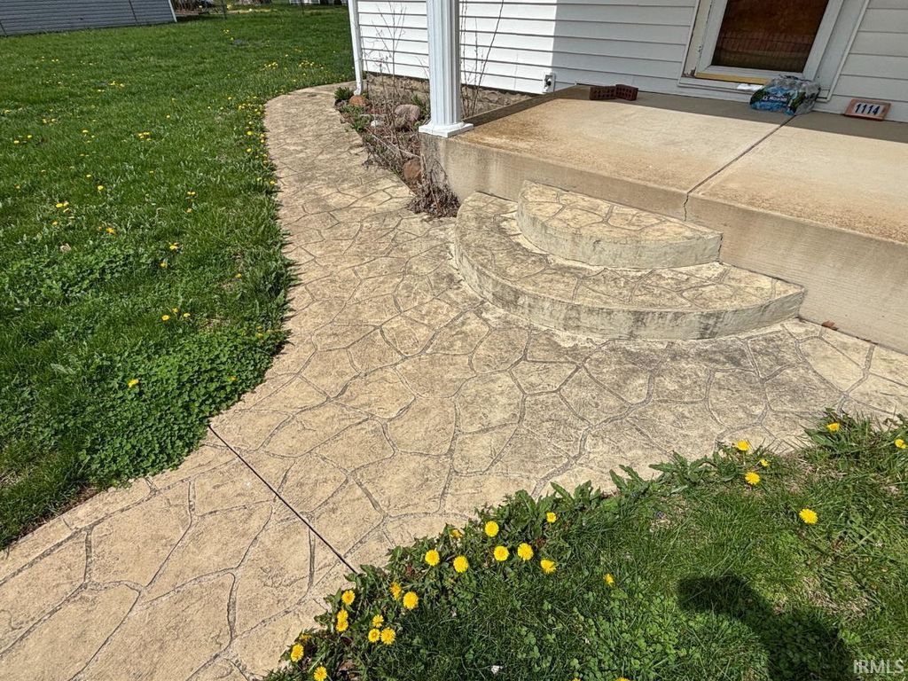 Photo of 1114 W 17Th Street, Muncie, IN 47302 (MLS # 202611604)