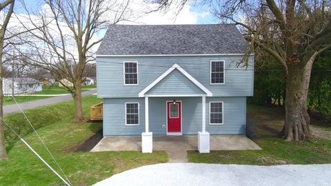 Photo of 112 W Allen Street, Kentland, IN 47951 (MLS # 202612485)