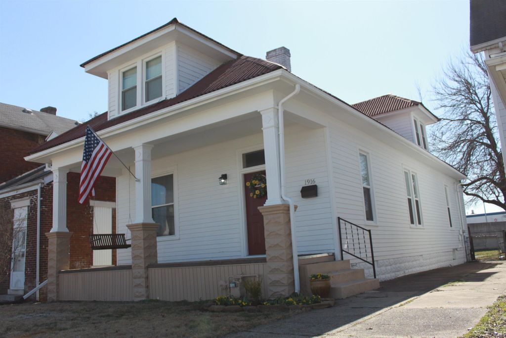 Photo of 1916 W Indiana Street, Evansville, IN 47712 (MLS # 202606768)