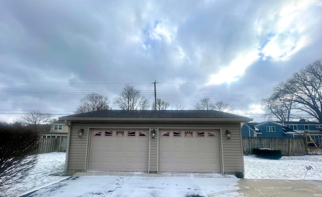 Photo of 3107 W Beechwood Avenue, Muncie, IN 47304 (MLS # 202601748)