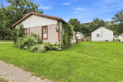 Tiny photo for 1622 Ross Street, New Castle, IN 47362 (MLS # 202639145)