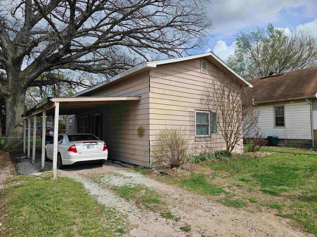 Photo of 1804 Main Street, Vincennes, IN 47591 (MLS # 202611972)