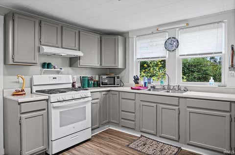 Tiny photo for 526 E Walnut Street, Greentown, IN 46936 (MLS # 202632890)
