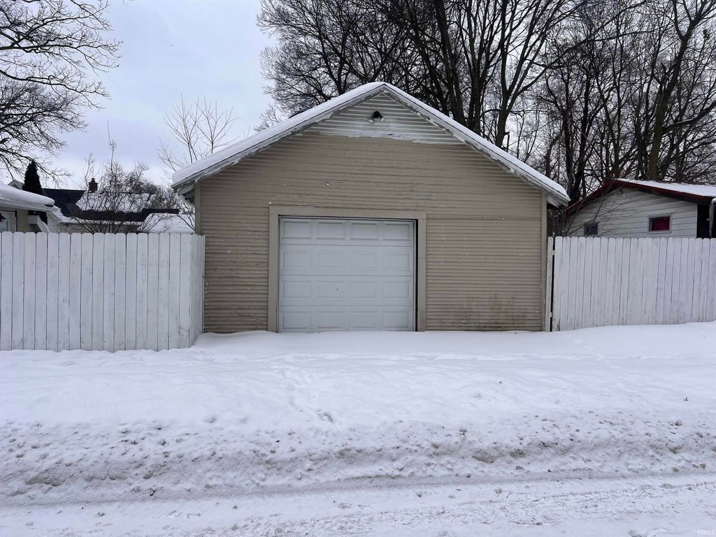Photo of 1801 Robinson Street, South Bend, IN 46613 (MLS # 202604025)