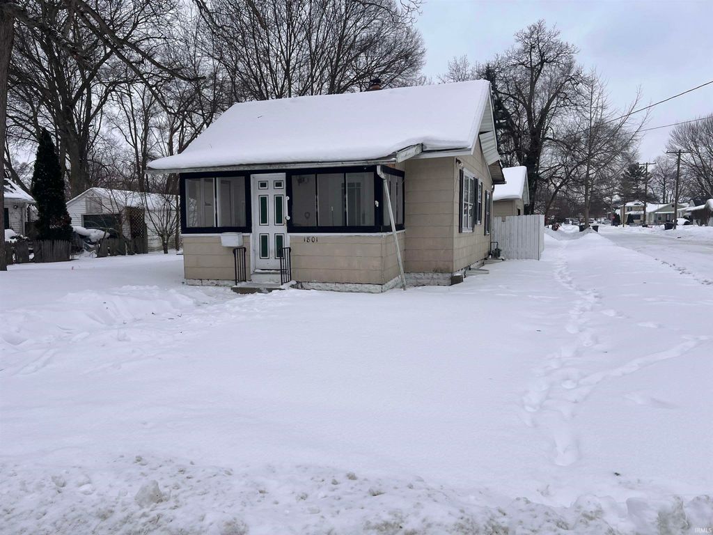 Photo of 1801 Robinson Street, South Bend, IN 46613 (MLS # 202604025)