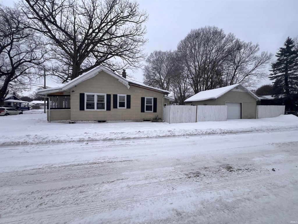 Photo of 1801 Robinson Street, South Bend, IN 46613 (MLS # 202604025)