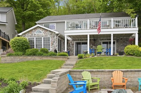 Photo of 9715 E 645 S Road, Wolcottville, IN 46795 (MLS # 202618562)