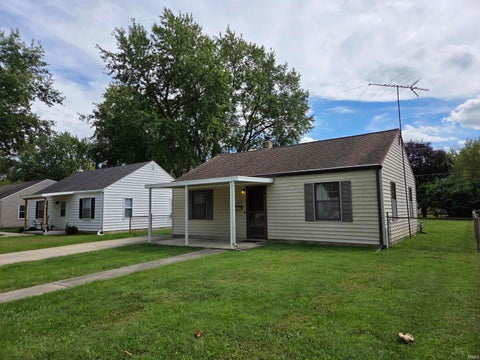 Photo of 1723 E 24th Street, Muncie, IN 47302 (MLS # 202638029)
