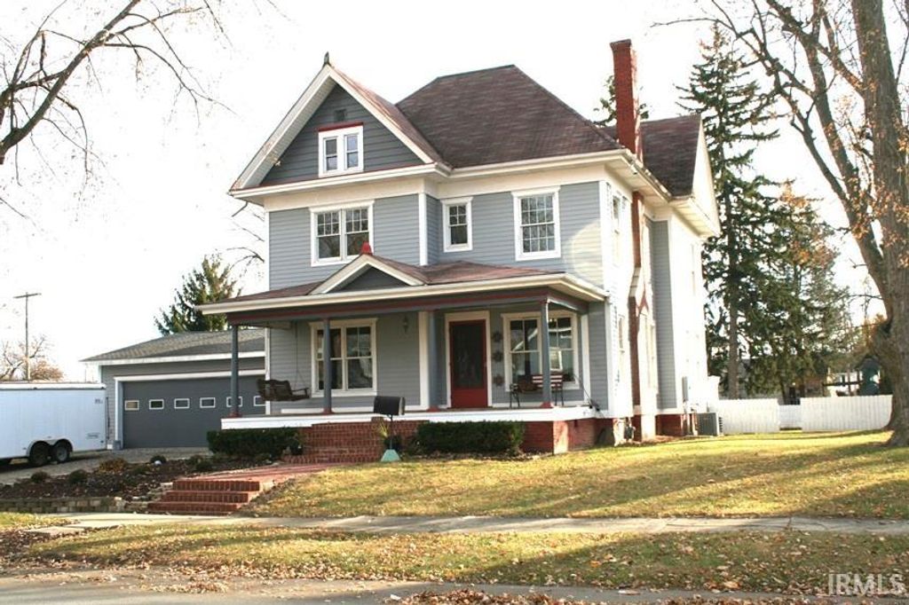 Photo of 1353 E CLINTON ST. St, Frankfort, IN 46041 (MLS # 202547379)