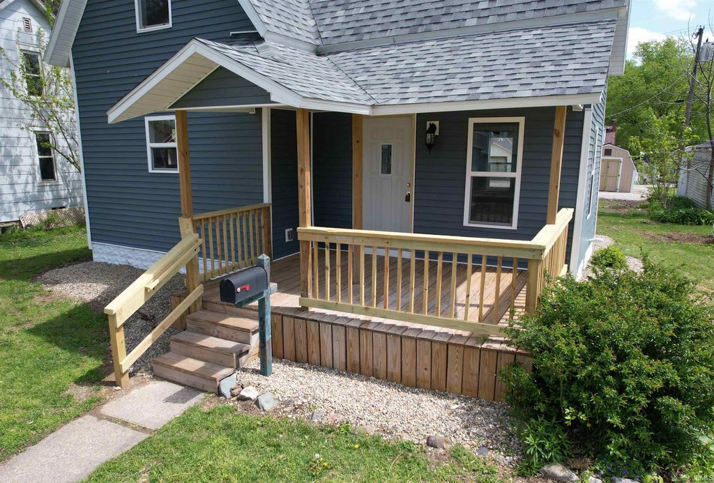 Photo of 563 S Bluff Street, Monticello, IN 47960 (MLS # 202614585)