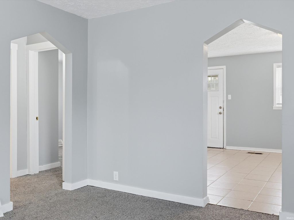 Photo of 1401 Jackson Avenue, Evansville, IN 47714 (MLS # 202547223)