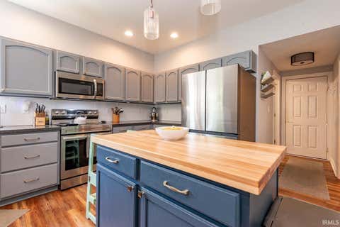 Tiny photo for 3528 S Glasgow Circle, Bloomington, IN 47403 (MLS # 202624711)
