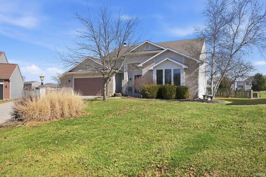 Photo of 3113 Pinoak Court, Fort Wayne, IN 46814 (MLS # 202606810)