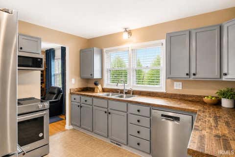 Tiny photo for 800 W Fairway Lane, Bloomington, IN 47403 (MLS # 202624664)