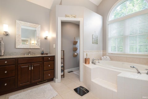 Tiny photo for 3611 Fox Court, Elkhart, IN 46514 (MLS # 202627498)