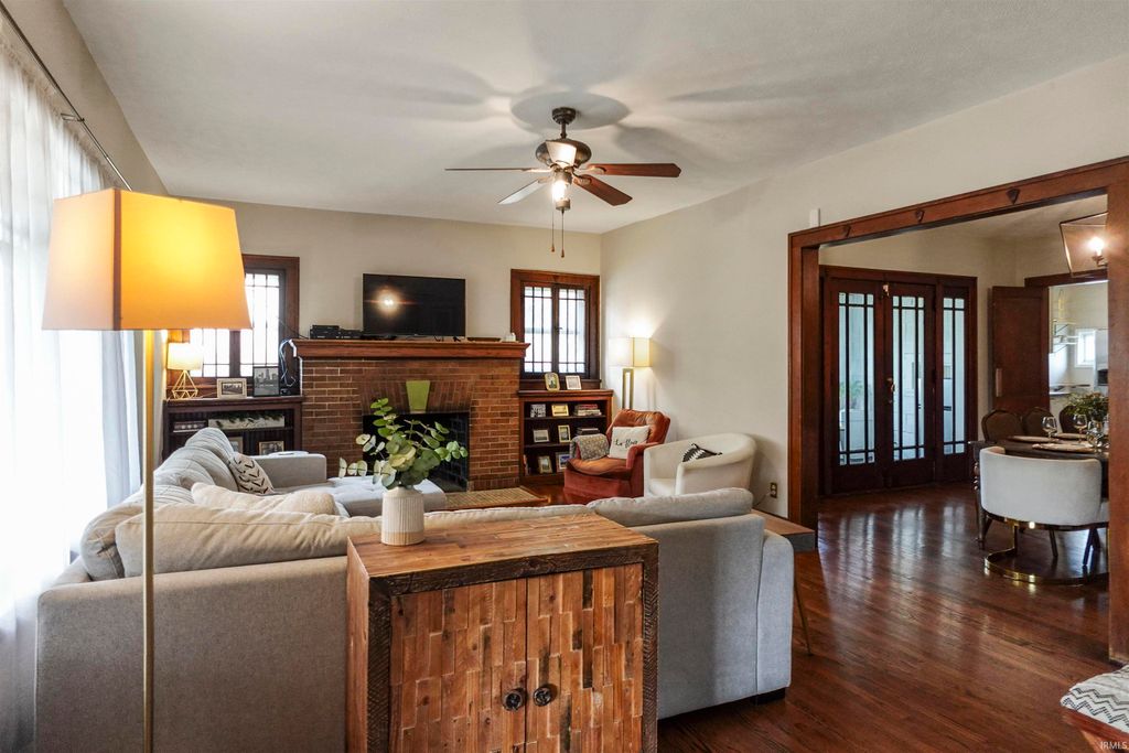 Photo of 929 W Colfax Avenue, South Bend, IN 46601 (MLS # 202612046)