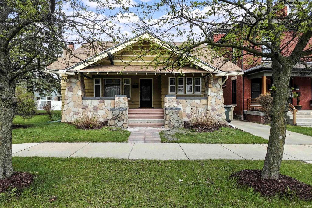 Photo of 929 W Colfax Avenue, South Bend, IN 46601 (MLS # 202612046)