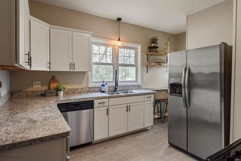 Tiny photo for 929 W Colfax Avenue, South Bend, IN 46601 (MLS # 202612046)